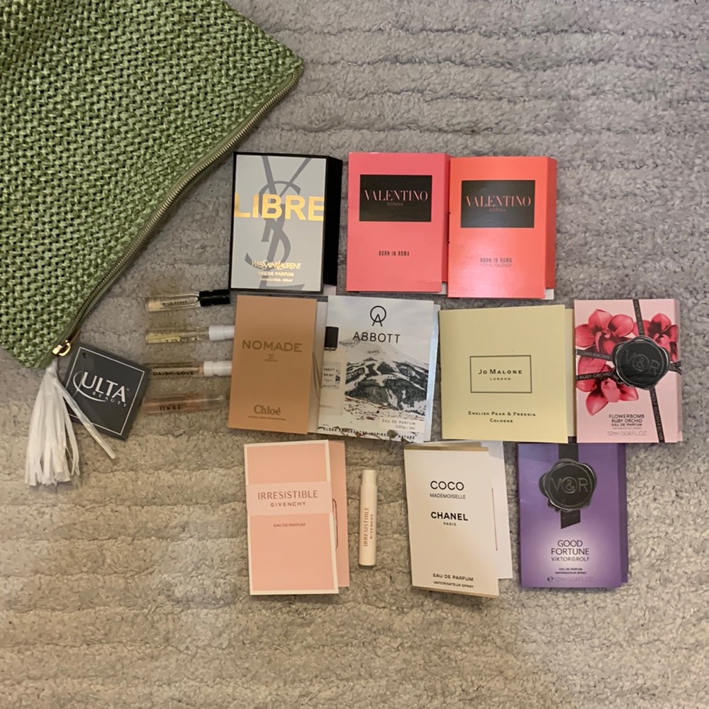 Big high end perfume bundle w/makeup bag!